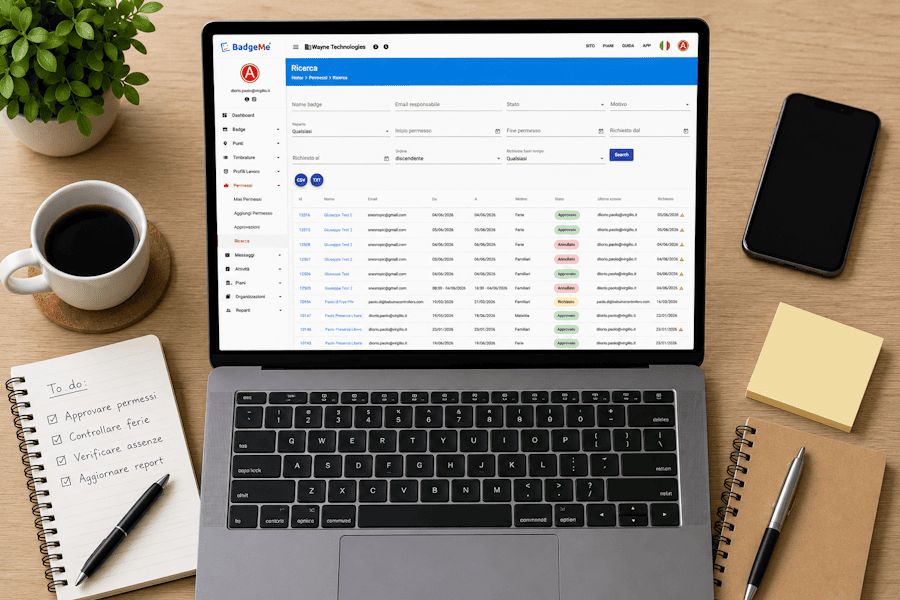 Software BadgeMe per la gestione di ferie, permessi e assenze dei dipendenti visualizzato su notebook in un moderno ambiente di lavoro.